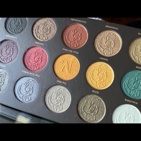 Nomad Berlin Underground Eyeshadow Pallet Mirror - Picture 2 of 3